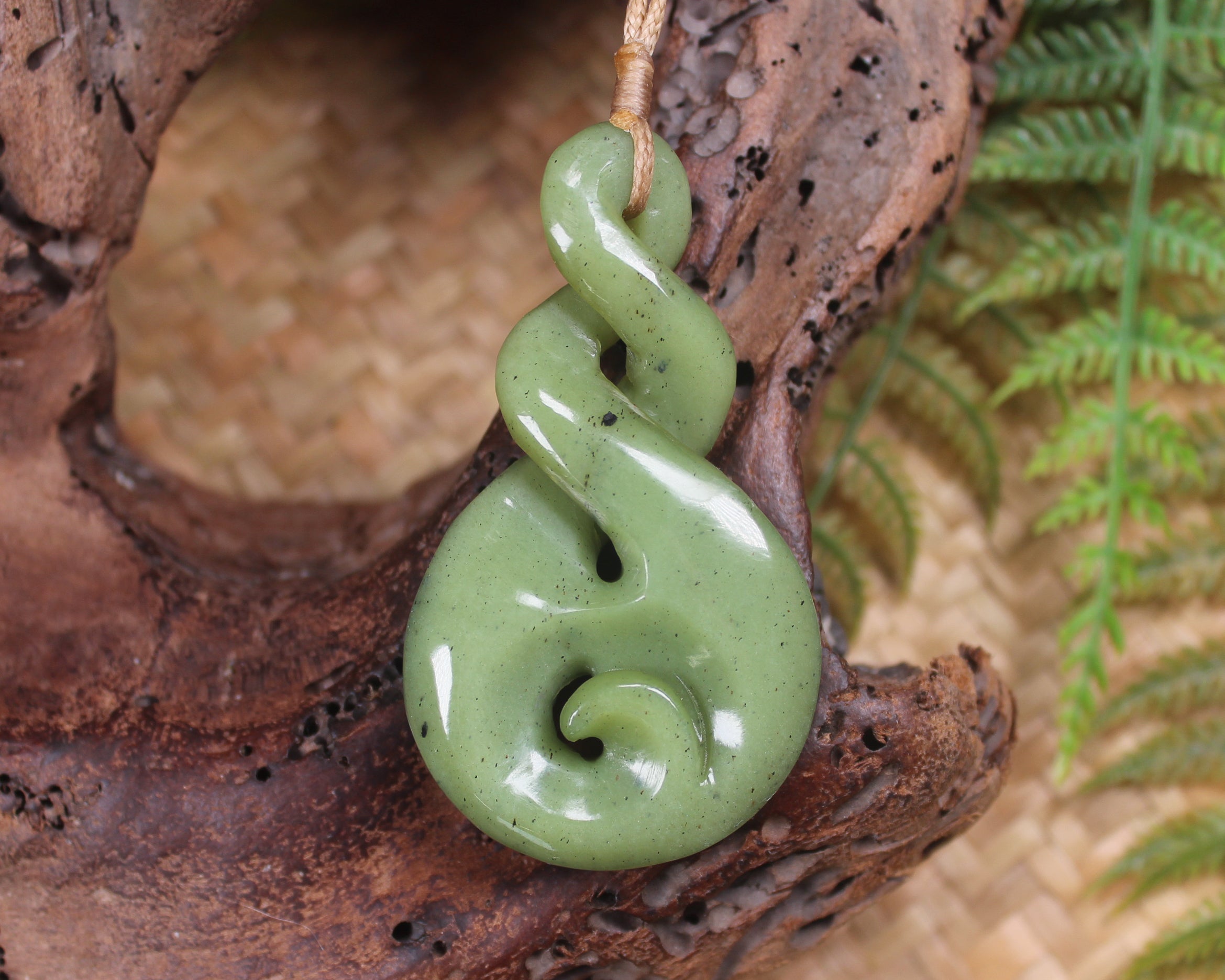 Twist or Pikorua carved from Tangiwai Pounamu - NZ Greenstone