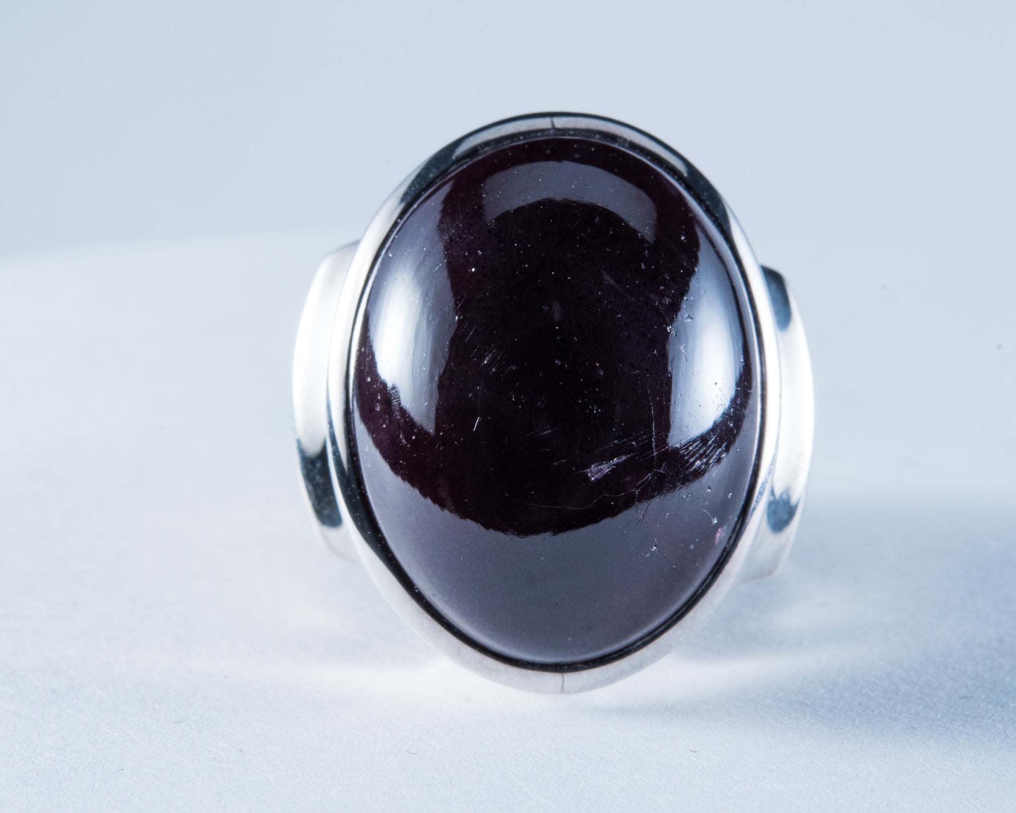 Garnet Sterling Silver Ring Size 7 (S634)