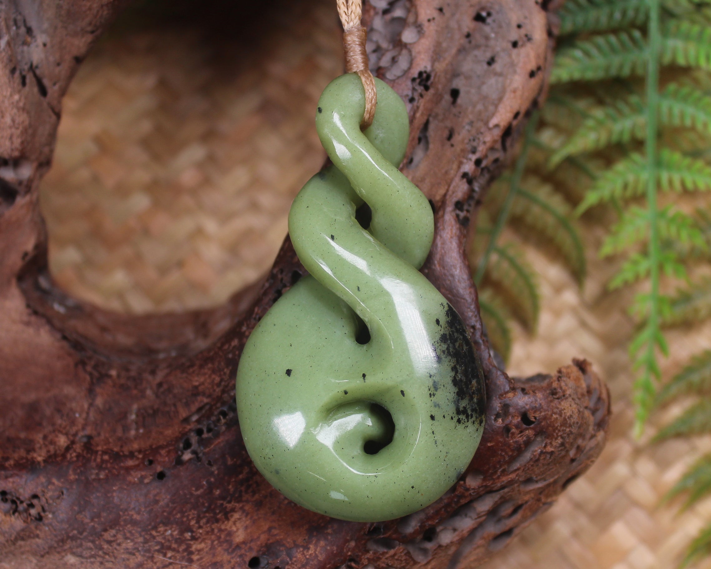 Twist or Pikorua carved from Tangiwai Pounamu - NZ Greenstone