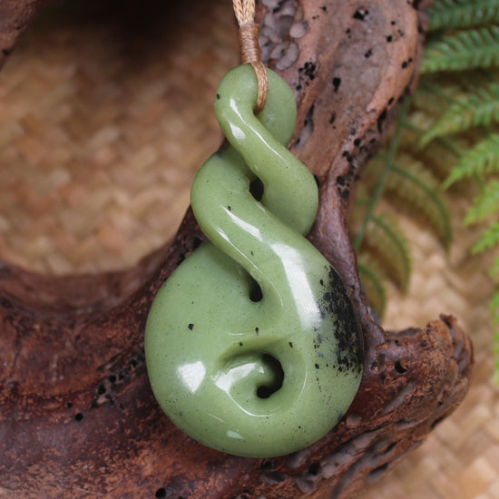 Twist or Pikorua carved from Tangiwai Pounamu - NZ Greenstone
