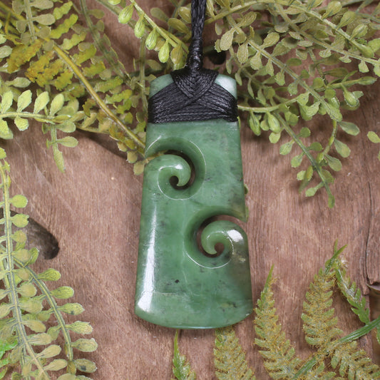 Toki with Koru pounamu pendant - NZ Greenstone