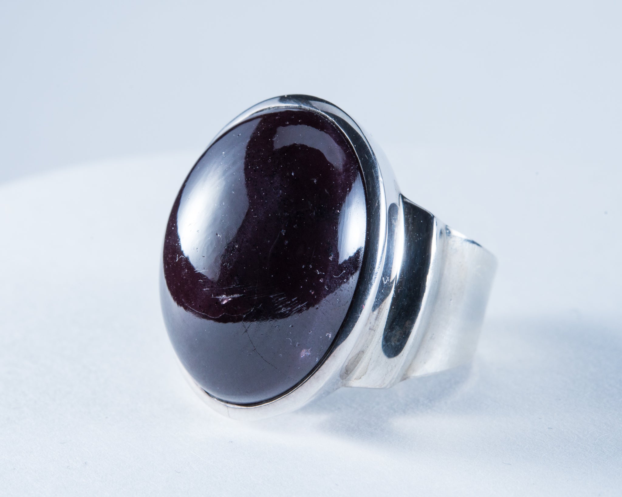 Garnet Sterling Silver Ring Size 7 (S634)