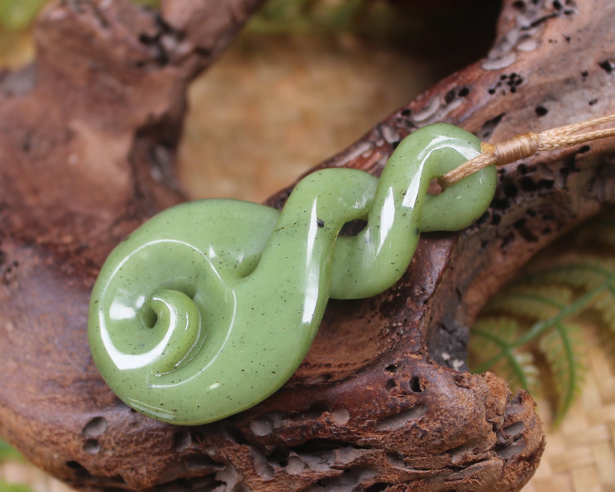 Twist or Pikorua carved from Tangiwai Pounamu - NZ Greenstone