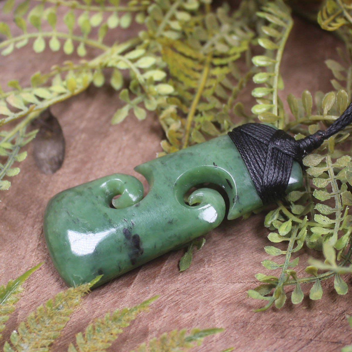 Toki with Koru pounamu pendant - NZ Greenstone