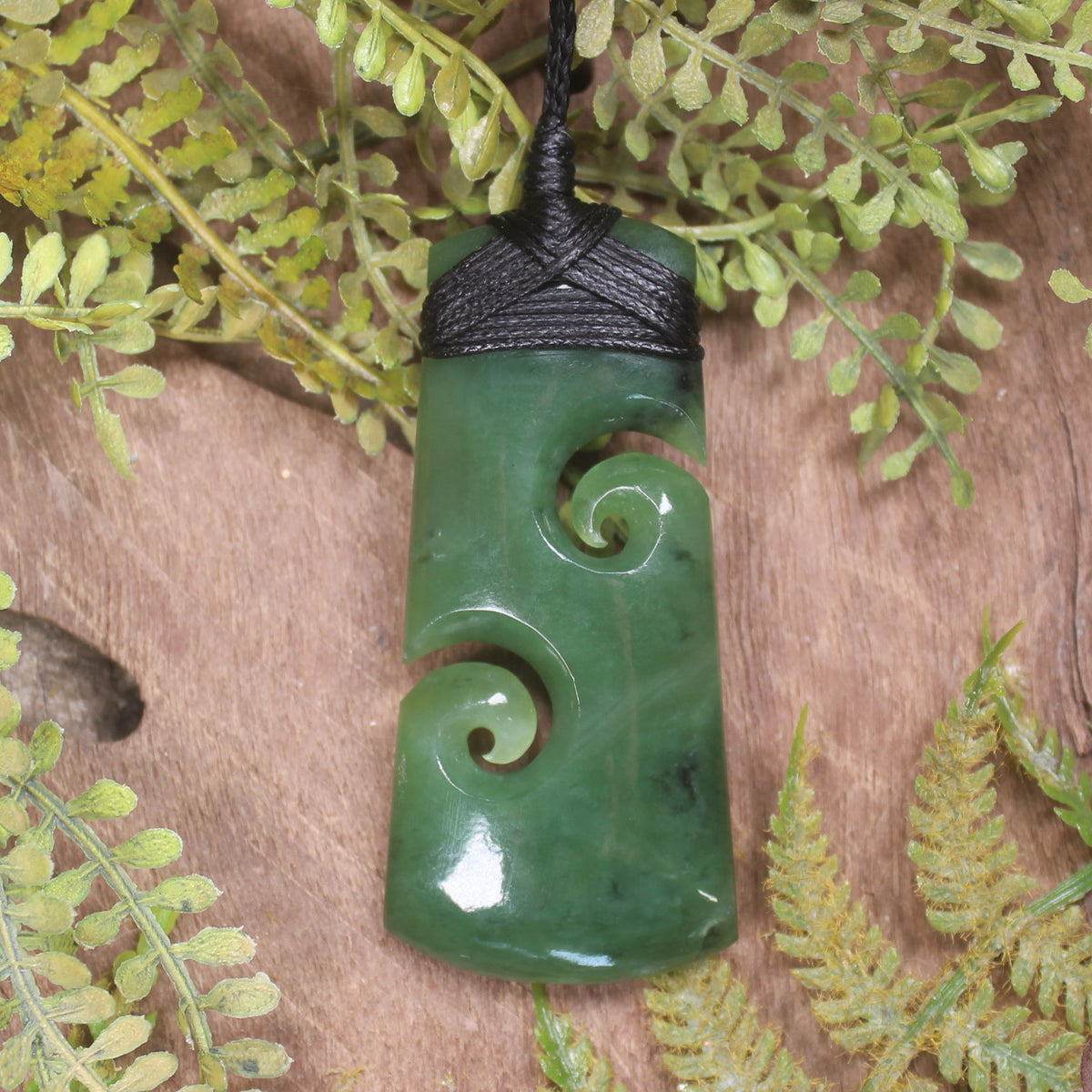 Toki with Koru pounamu pendant - NZ Greenstone