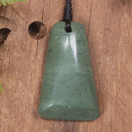 Toki or Adze Pendant carved from NZ Pakohe or Argillite