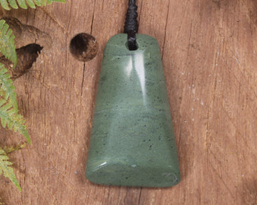 Toki or Adze Pendant carved from NZ Pakohe or Argillite