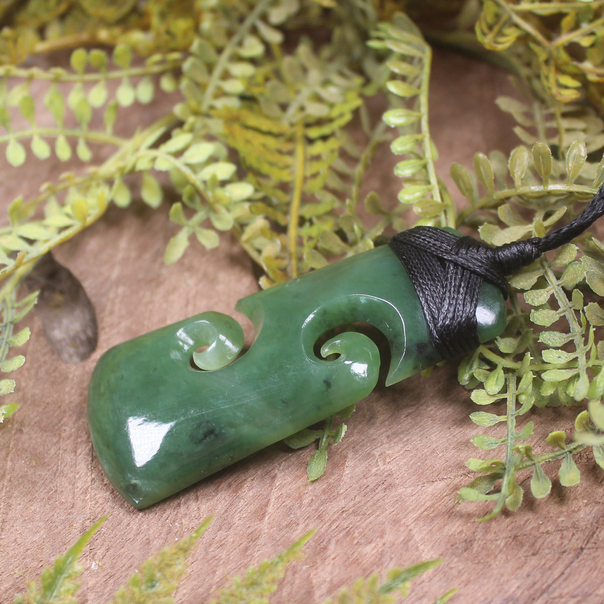 Toki with Koru pounamu pendant - NZ Greenstone