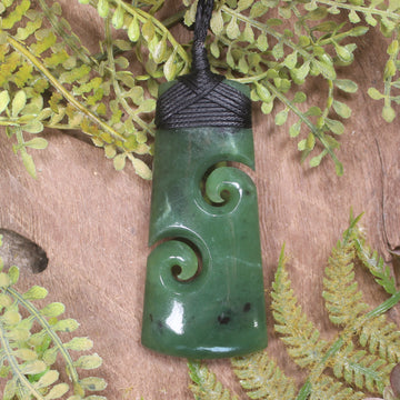 Toki with Koru pounamu pendant - NZ Greenstone