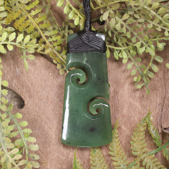 Toki with Koru pounamu pendant - NZ Greenstone