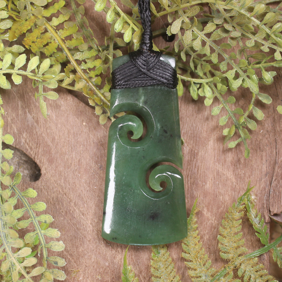 Toki with Koru pounamu pendant - NZ Greenstone