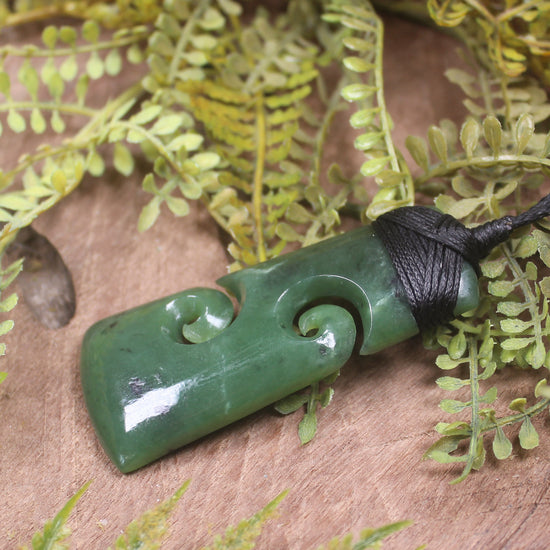 Toki with Koru pounamu pendant - NZ Greenstone