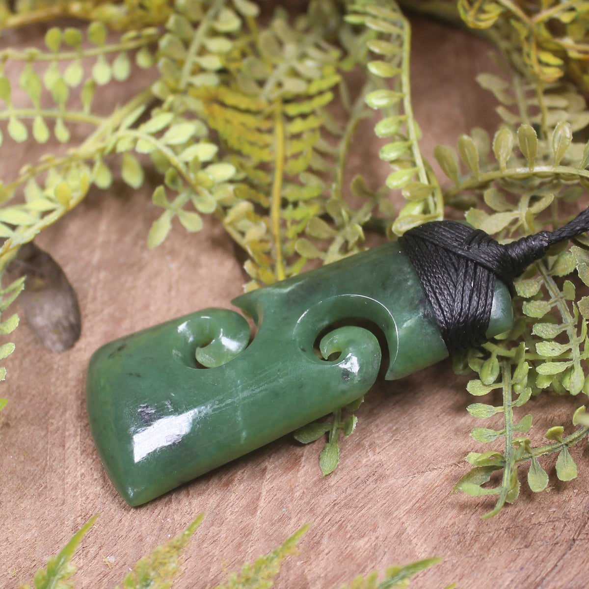 Toki with Koru pounamu pendant - NZ Greenstone