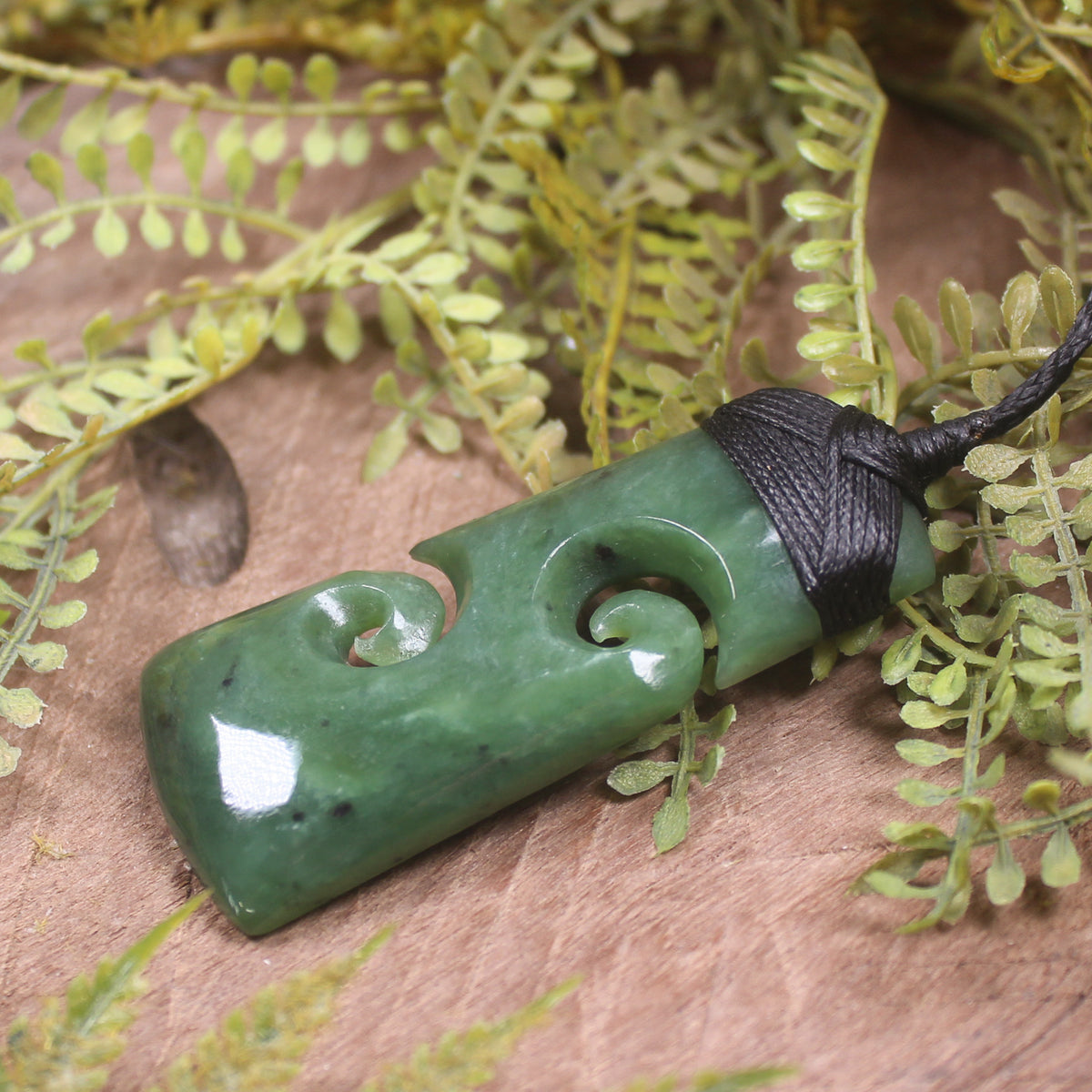 Toki with Koru pounamu pendant - NZ Greenstone