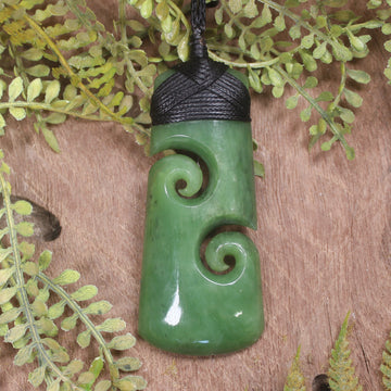 Toki with Koru pounamu pendant - NZ Greenstone