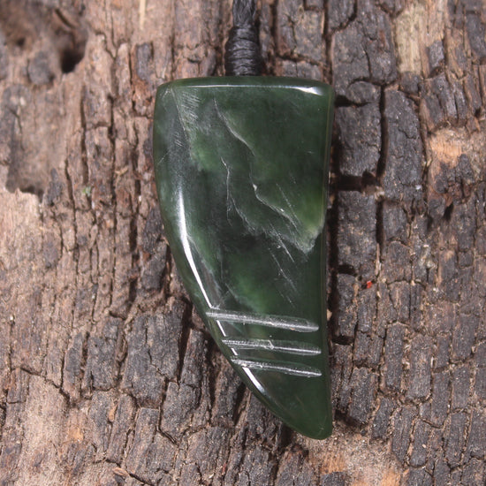 Flower Jade Pounamu Tooth pendant - NZ Greenstone
