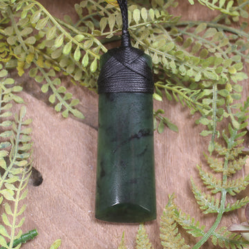 Rimu Pounamu Toki - NZ Greenstone