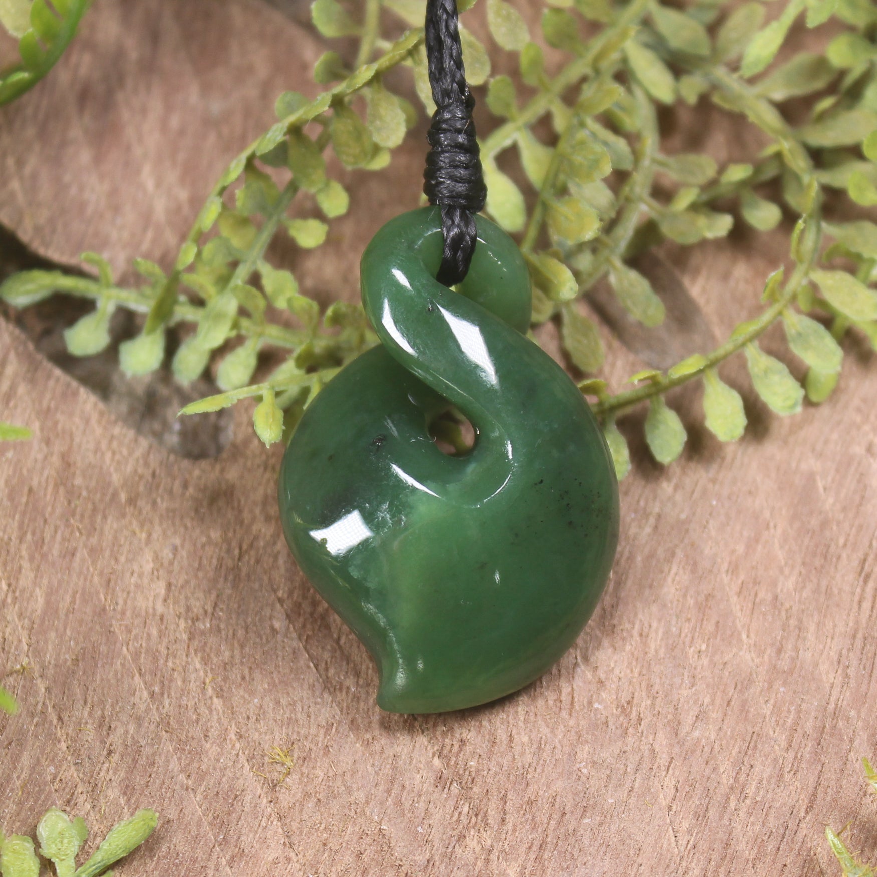 Twist or Pikorua carved from Hapopo Pounamu - NZ Greenstone