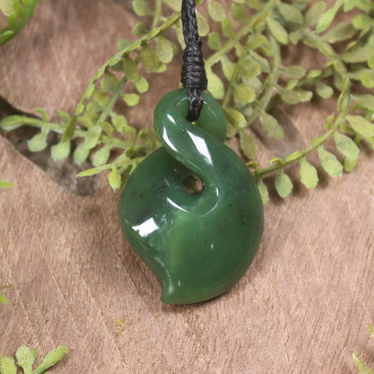 Twist or Pikorua carved from Hapopo Pounamu - NZ Greenstone
