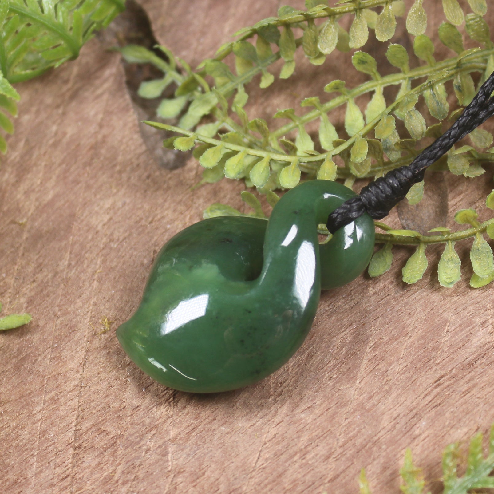 Twist or Pikorua carved from Hapopo Pounamu - NZ Greenstone