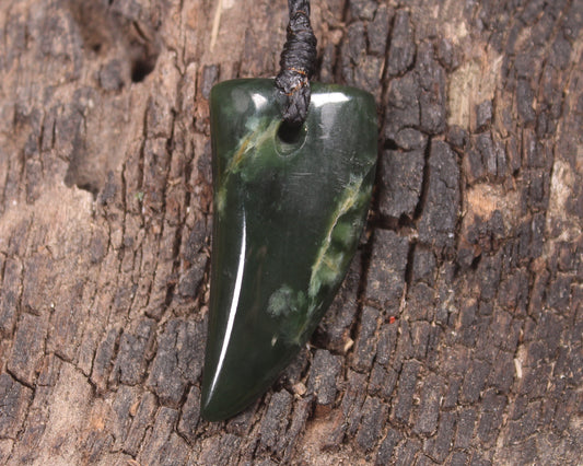 Flower Jade Pounamu Tooth pendant - NZ Greenstone