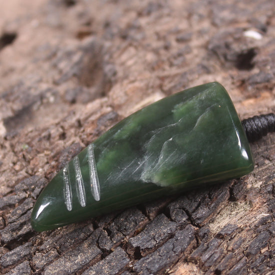 Flower Jade Pounamu Tooth pendant - NZ Greenstone