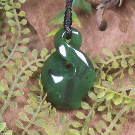 Twist or Pikorua carved from Hapopo Pounamu - NZ Greenstone