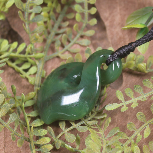 Twist or Pikorua carved from Hapopo Pounamu - NZ Greenstone