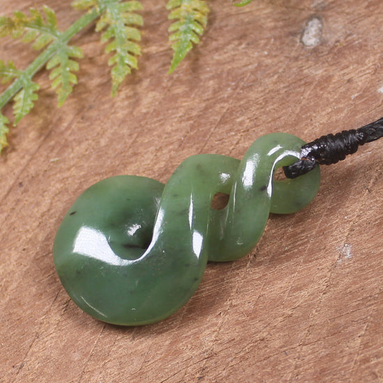 Twist or Pikorua carved from Hapopo Pounamu - NZ Greenstone