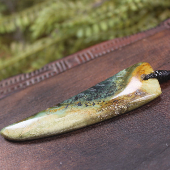 Niho or Tooth carved from NZ Serpentine