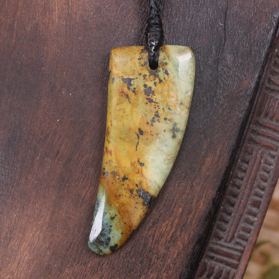 Niho or Tooth carved from NZ Serpentine