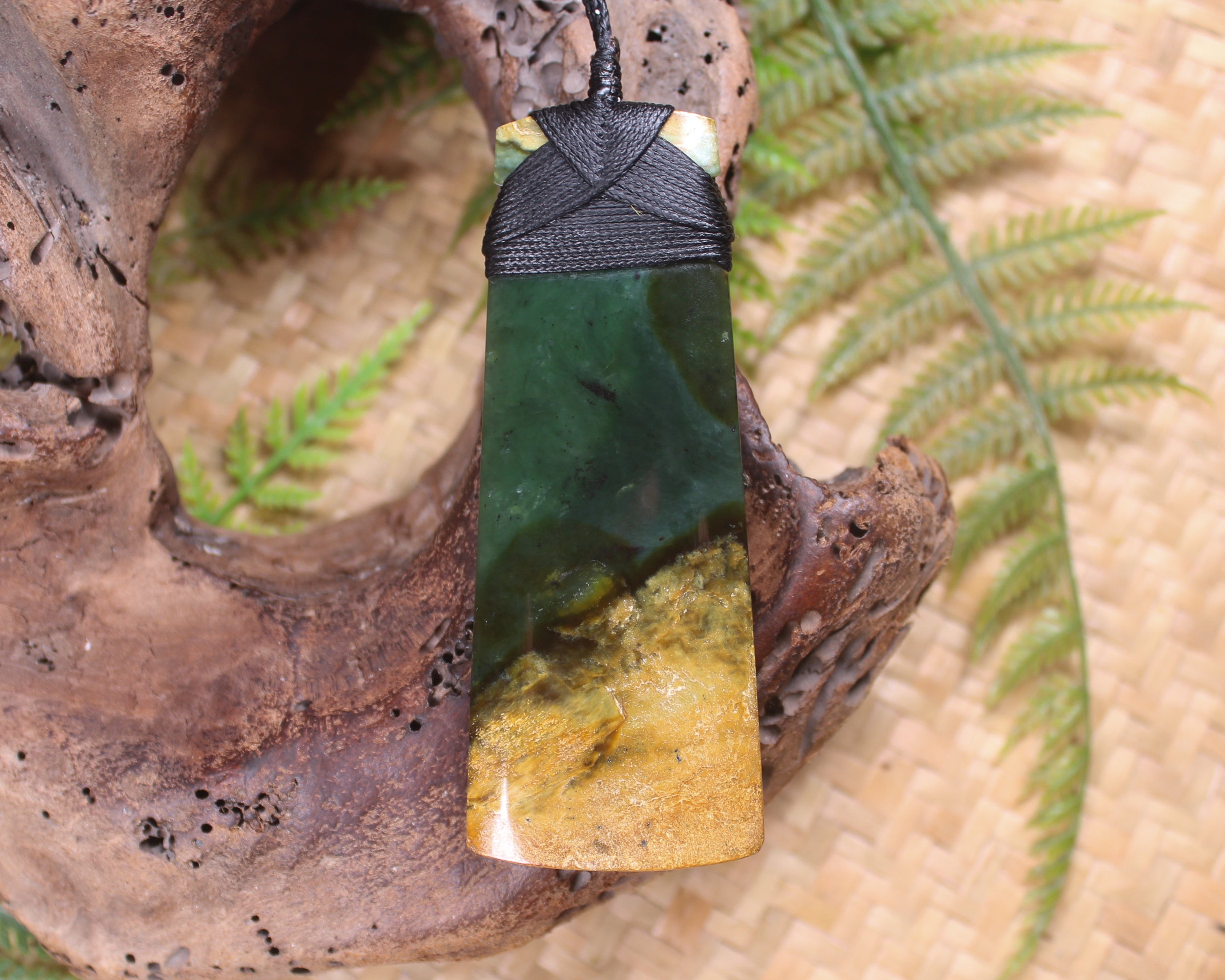 Kawakawa Pounamu Toki