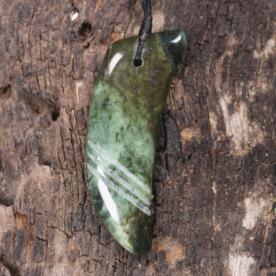 Niho or Tooth carved from NZ Serpentine