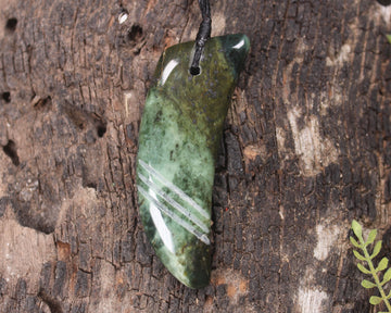 Niho or Tooth carved from NZ Serpentine