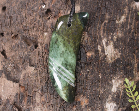 Niho or Tooth carved from NZ Serpentine