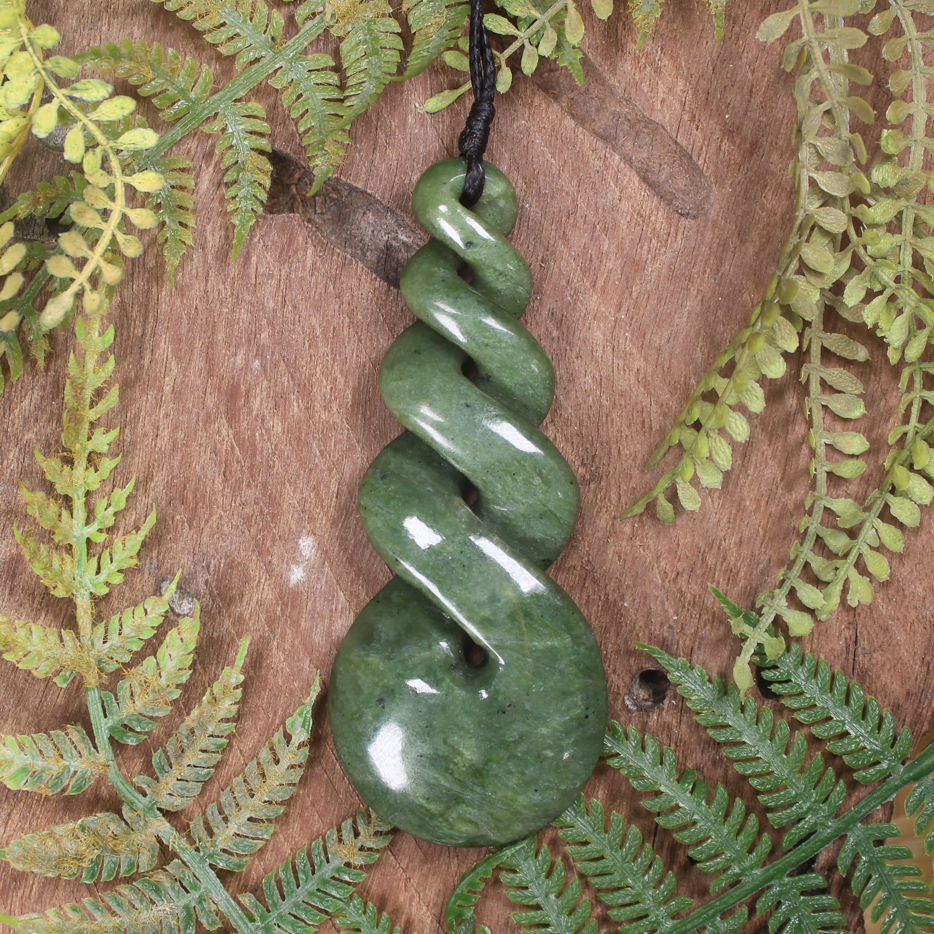 Twist or Pikorua carved from Hapopo Pounamu - NZ Greenstone
