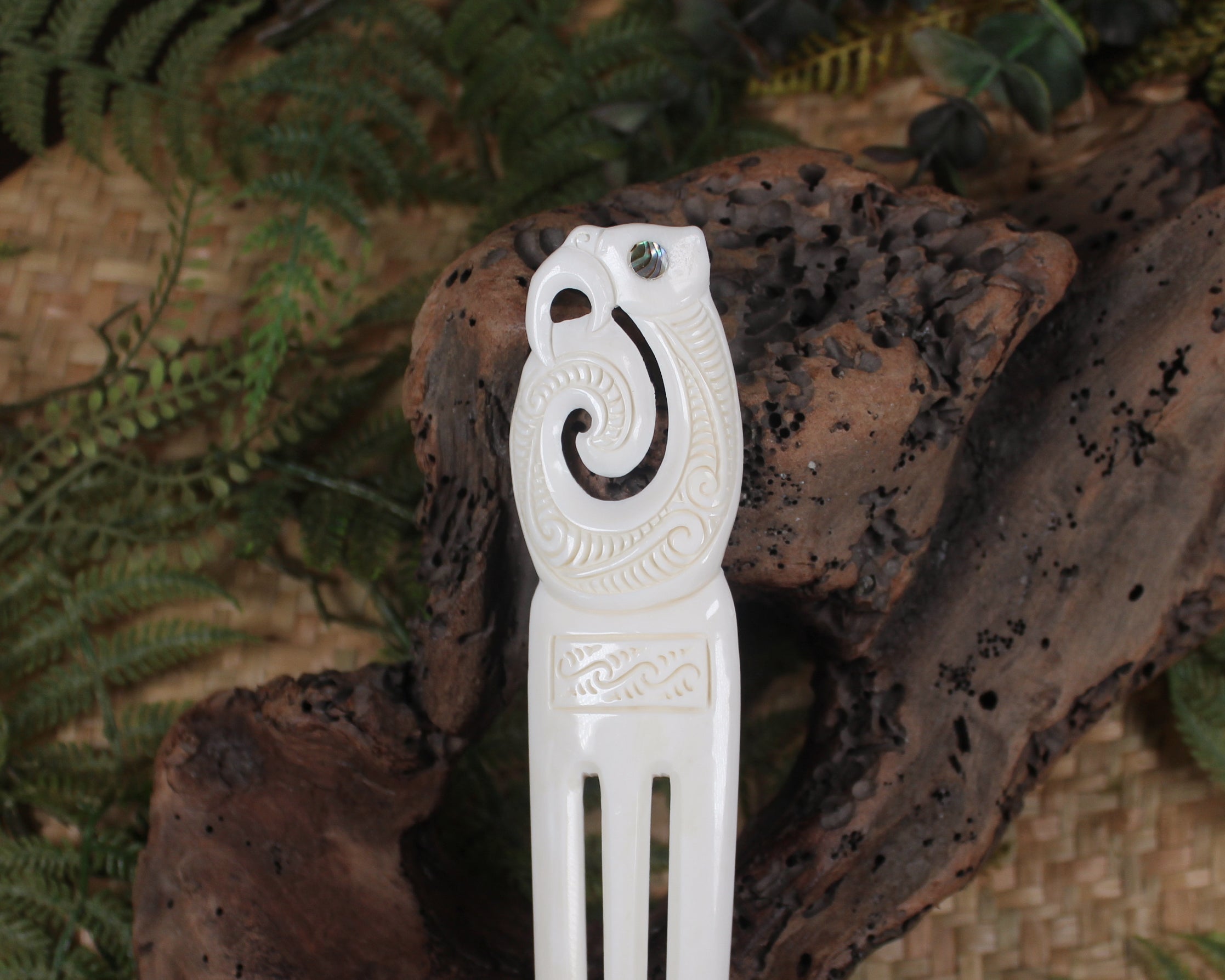 Heru with Koropepe carved from NZ beef bone