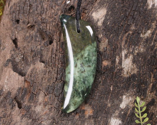 Niho or Tooth carved from NZ Serpentine