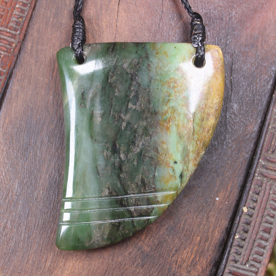 Flower Jade Pounamu Tooth pendant - NZ Greenstone