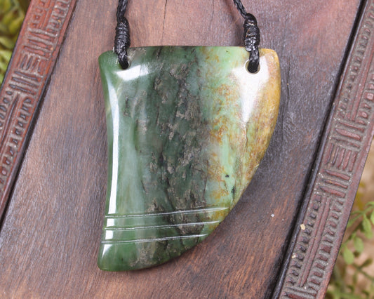 Flower Jade Pounamu Tooth pendant - NZ Greenstone