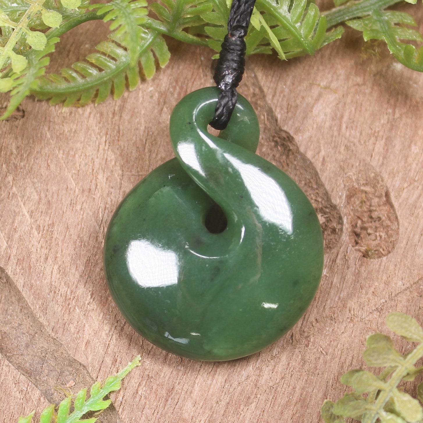 Twist or Pikorua carved from Hapopo Pounamu - NZ Greenstone
