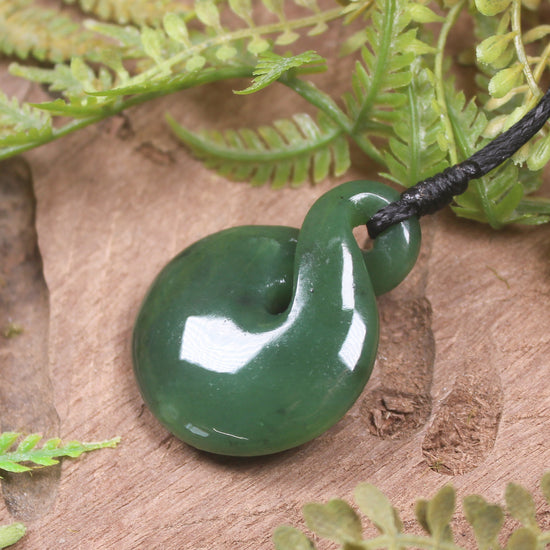 Twist or Pikorua carved from Hapopo Pounamu - NZ Greenstone