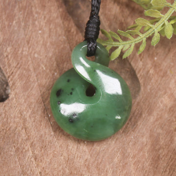Twist or Pikorua carved from Hapopo Pounamu - NZ Greenstone