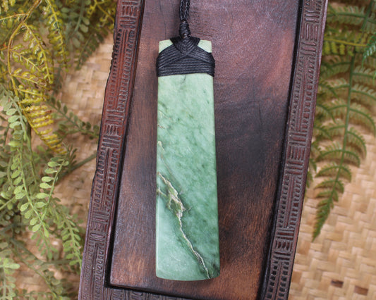 Kawakawa Pounamu Toki