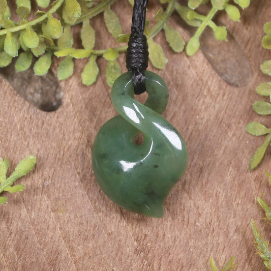 Twist or Pikorua carved from Hapopo Pounamu - NZ Greenstone