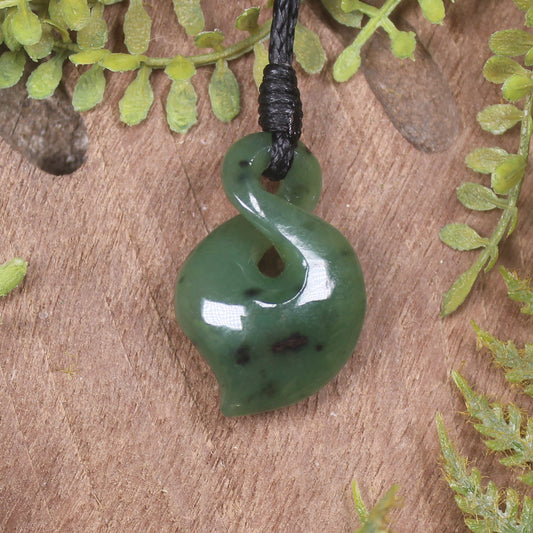 Twist or Pikorua carved from Hapopo Pounamu - NZ Greenstone