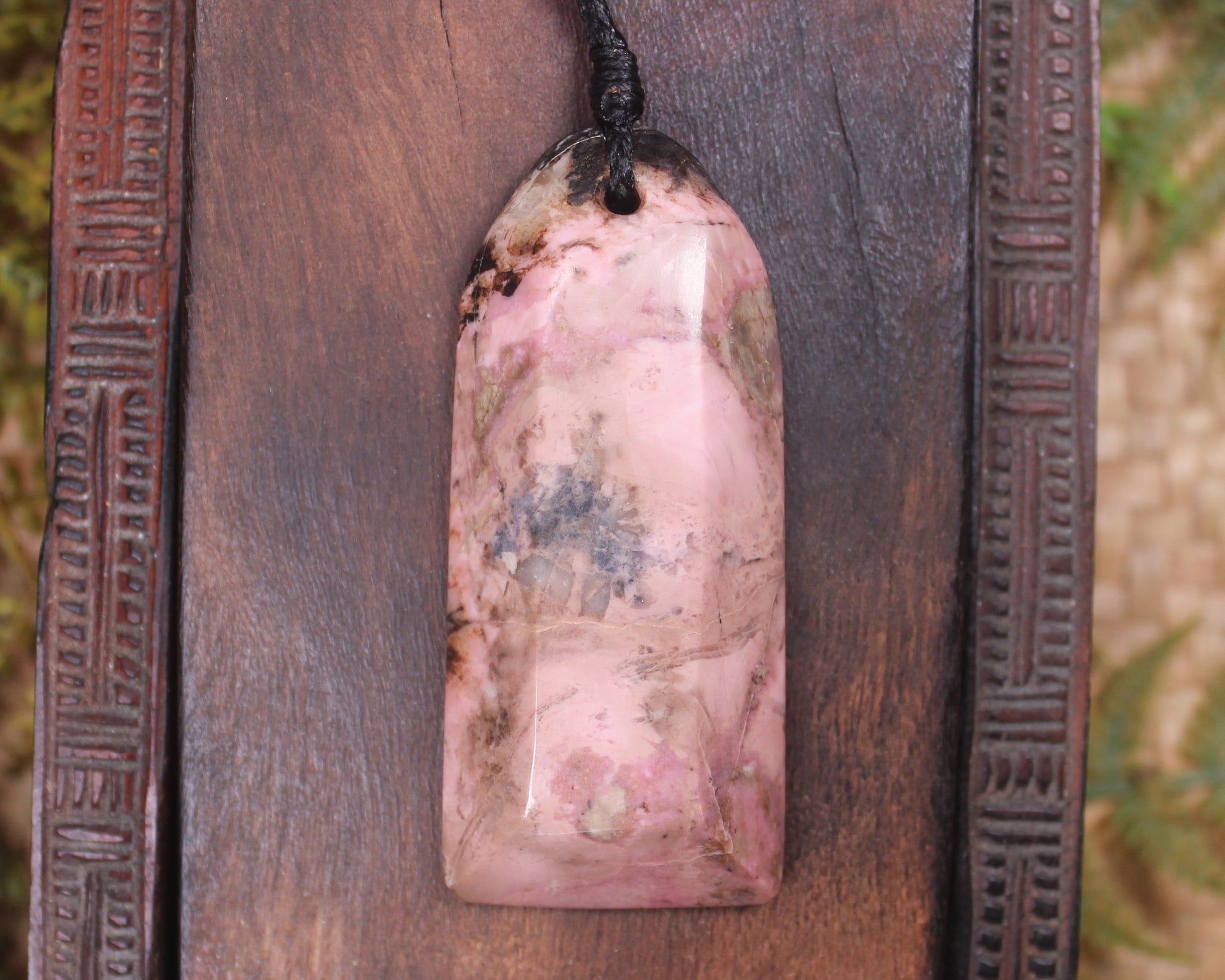 NZ Rhodonite Toki