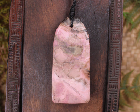 NZ Rhodonite Toki