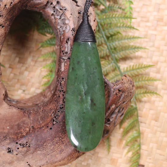 Roimata Teardrop carved from Hapopo Pounamu - NZ Greenstone
