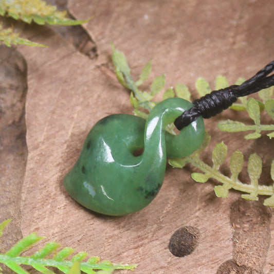 Twist or Pikorua carved from Hapopo Pounamu - NZ Greenstone